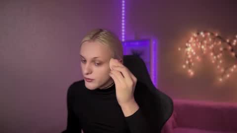 Amira online show from 11/03/25, 08:59