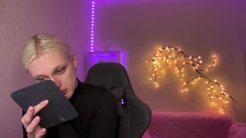 Amira online show from 11/06/25, 10:27