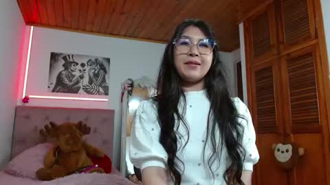 Tifanny online show from 10/25/25, 05:04