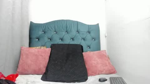 Snapshot of tiffany_hot19_ chatting on 07/09/26, 12:37 tiffany online show from 07/09/26, 12:37