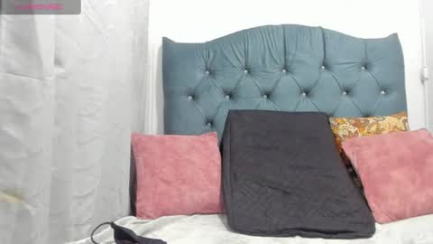 Snapshot of tiffany_hot19_ chatting on 07/12/26, 01:29 tiffany online show from 07/12/26, 01:29