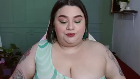 Snapshot of tiffany_laurens chatting on 12/28/24, 06:06 dont forget ask for custom vids online show from 12/28/24, 06:06