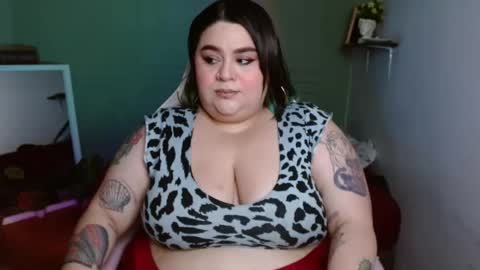 Snapshot of tiffany_laurens chatting on 02/01/25, 11:37 dont forget ask for custom vids online show from 02/01/25, 11:37