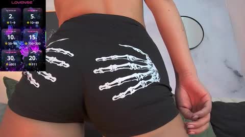 Snapshot of tiffany_low chatting on 10/27/25, 03:27 tiffany_low online show from 10/27/25, 03:27