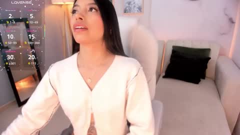 Snapshot of tiffany_low chatting on 11/11/25, 01:00 tiffany_low online show from 11/11/25, 01:00