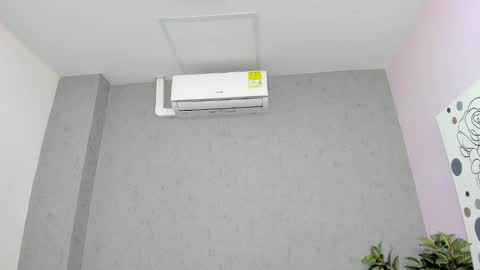 tiffany_mendez online show from 12/17/25, 12:00