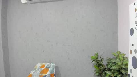 tiffany_mendez online show from 12/19/25, 12:01