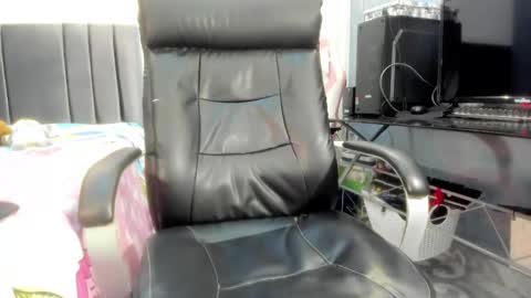 tiffany theressa online show from 01/02/25, 08:57