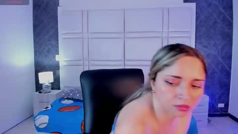 Snapshot of tiffanyhoustton chatting on 03/12/26, 12:11 tiffanyhoustton online show from 03/12/26, 12:11