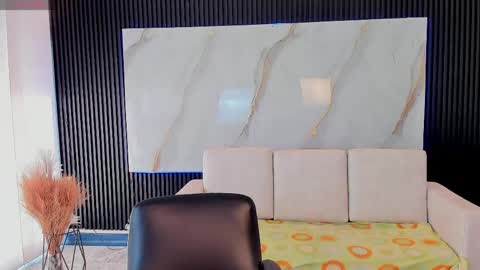 Snapshot of tiffanyhoustton chatting on 04/20/26, 01:03 tiffanyhoustton online show from 04/20/26, 01:03
