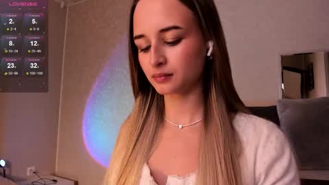 Tiffany online show from 10/23/25, 01:32