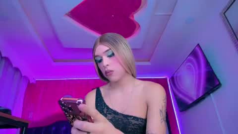 Snapshot of tiffanymackensyy69 chatting on 07/25/26, 11:02 tiffanymackensyy69 online show from 07/25/26, 11:02