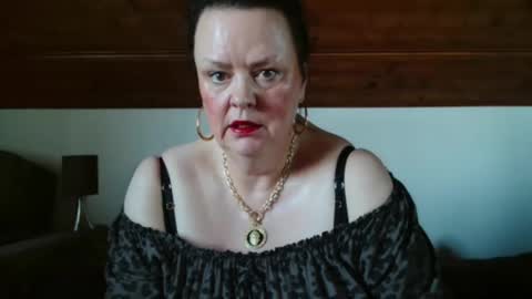 Snapshot of tiffanymature chatting on 11/07/25, 08:58 TiffanyMature online show from 11/07/25, 08:58