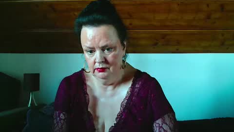 Snapshot of tiffanymature chatting on 11/22/25, 11:31 TiffanyMature online show from 11/22/25, 11:31