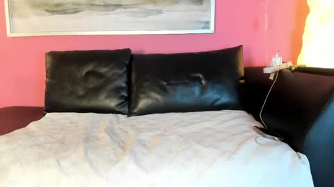 Stefany Suarez online show from 10/04/25, 07:12