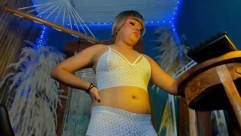 Snapshot of tiffanyy_deluxe chatting on 10/23/25, 01:54 tiffanyy_deluxe online show from 10/23/25, 01:54