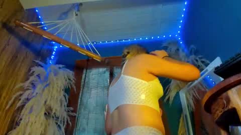 Snapshot of tiffanyy_deluxe chatting on 10/25/25, 01:40 tiffanyy_deluxe online show from 10/25/25, 01:40