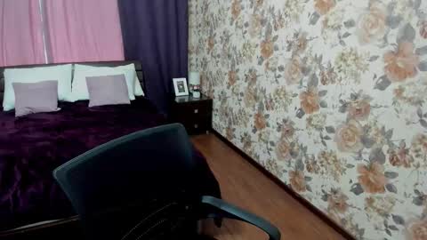 Snapshot of tiffanyyoun chatting on 10/14/25, 10:38 tiffanyyoun online show from 10/14/25, 10:38