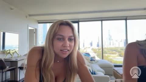 Snapshot of tiffstreatsxoxo chatting on 09/22/25, 05:15 Tiffstreatsxoxo online show from 09/22/25, 05:15