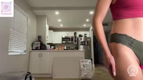 Snapshot of tiffstreatsxoxo chatting on 10/03/25, 07:11 Tiffstreatsxoxo online show from 10/03/25, 07:11