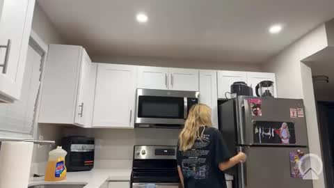 Snapshot of tiffstreatsxoxo chatting on 10/10/25, 11:42 Tiffstreatsxoxo online show from 10/10/25, 11:42