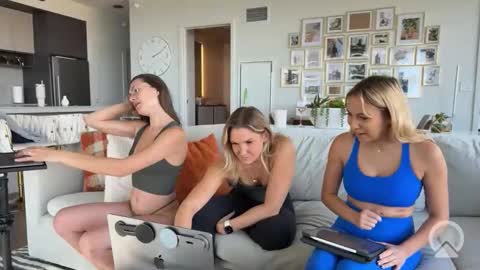 Snapshot of tiffstreatsxoxo chatting on 10/23/25, 07:12 Tiffstreatsxoxo online show from 10/23/25, 07:12