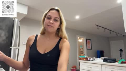 Snapshot of tiffstreatsxoxo chatting on 10/29/25, 05:04 Tiffstreatsxoxo online show from 10/29/25, 05:04