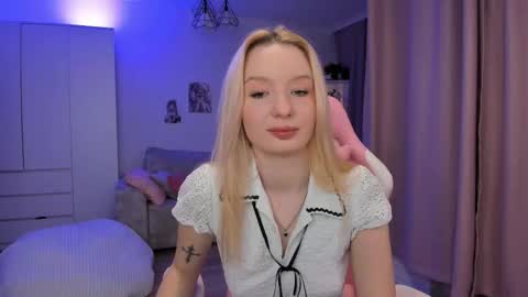 Snapshot of tiffy_fox chatting on 11/29/25, 03:20 Tiffany online show from 11/29/25, 03:20