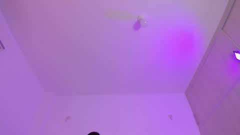 Snapshot of tiiny_peach chatting on 11/20/25, 11:32 Tiny online show from 11/20/25, 11:32