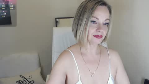 Tilly online show from 12/22/24, 08:03