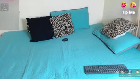 Snapshot of tim_and_sam chatting on 11/07/25, 08:09 Timothy and Santy online show from 11/07/25, 08:09