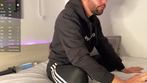 Snapshot of tim_beard chatting on 12/18/25, 11:22 Tim Beard online show from 12/18/25, 11:22