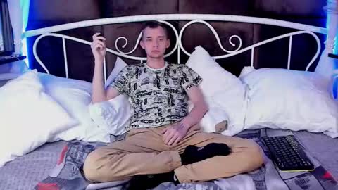 Snapshot of tim_blackk chatting on 09/26/25, 10:25 Tim online show from 09/26/25, 10:25