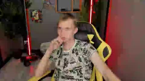 Snapshot of tim_blackk chatting on 10/10/25, 09:03 Tim online show from 10/10/25, 09:03