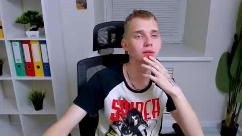 Snapshot of tim_blackk chatting on 10/15/25, 08:53 Tim online show from 10/15/25, 08:53