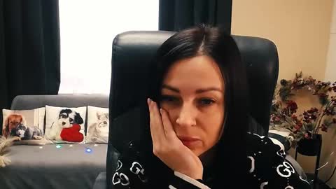 Luisa online show from 10/22/25, 07:41