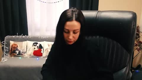 Snapshot of timeparadice chatting on 12/18/25, 08:53 Luisa online show from 12/18/25, 08:53