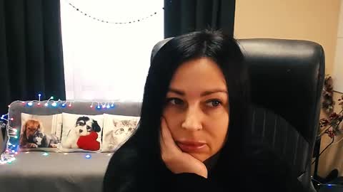 Snapshot of timeparadice chatting on 12/22/25, 08:55 Luisa online show from 12/22/25, 08:55