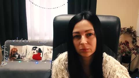 Snapshot of timeparadice chatting on 12/23/25, 08:34 Luisa online show from 12/23/25, 08:34