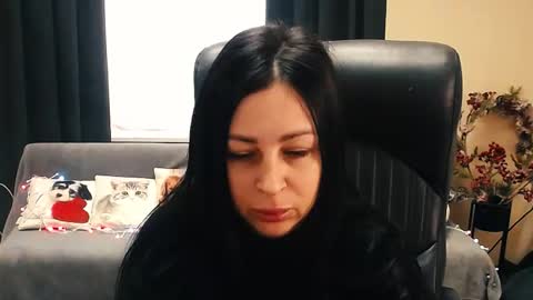 Snapshot of timeparadice chatting on 02/10/26, 08:40 Luisa online show from 02/10/26, 08:40