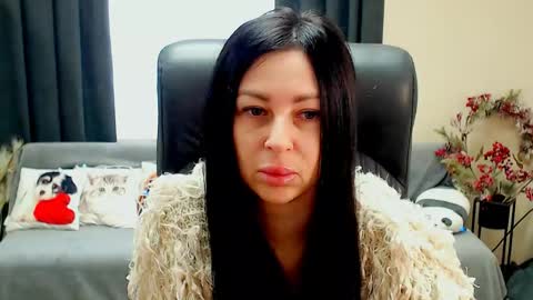 Snapshot of timeparadice chatting on 04/13/26, 07:47 Luisa online show from 04/13/26, 07:47
