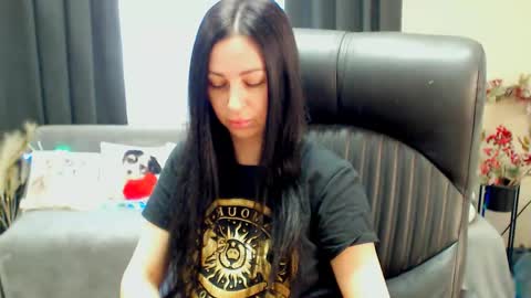 Snapshot of timeparadice chatting on 05/15/26, 07:48 Luisa online show from 05/15/26, 07:48