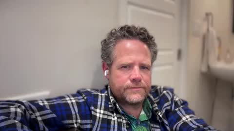 Snapshot of timjcali chatting on 11/01/25, 02:46 Tim online show from 11/01/25, 02:46