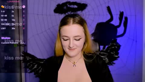 tina_blade_ online show from 10/20/25, 07:14