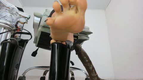 Snapshot of tina_commands chatting on 12/03/24, 09:23 mistressTina online show from 12/03/24, 09:23