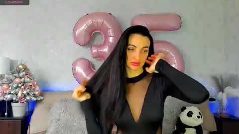 Snapshot of tina_mart chatting on 12/05/25, 11:30 Tina online show from 12/05/25, 11:30