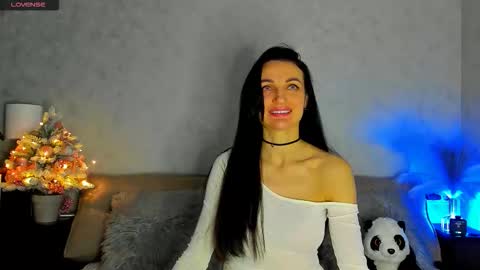 Snapshot of tina_mart chatting on 12/13/25, 07:53 Tina online show from 12/13/25, 07:53