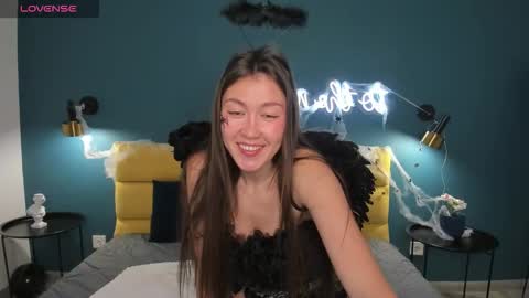 Tina  online show from 10/25/25, 01:24