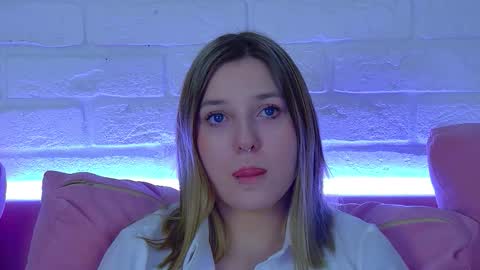 Snapshot of tinaburton chatting on 03/09/26, 06:12 TinaBurton online show from 03/09/26, 06:12