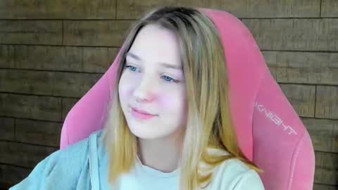 Snapshot of tinaburton chatting on 03/15/26, 04:35 TinaBurton online show from 03/15/26, 04:35